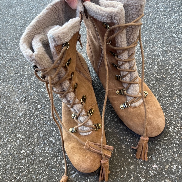 Aerosoles winter Sherpa faux fur lined Lace Up Boots Women’s Size 9 - Picture 1 of 5